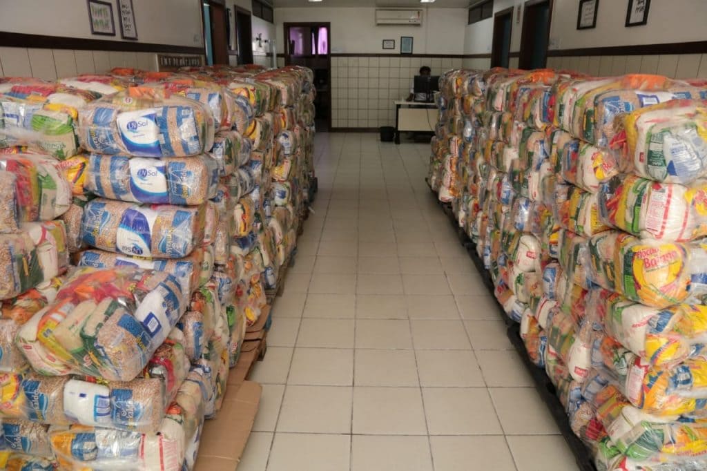 FIEB doa mais 12 mil cestas básicas para famílias atingidas pela chuva na Bahia